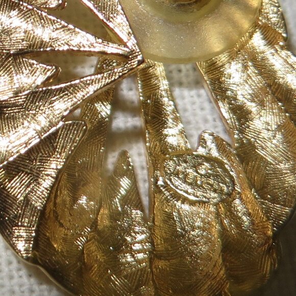 ❤️GIVENCHY PARIS Gold PIERCED Earrings 3/4" x 1 1/4" - Picture 4 of 4